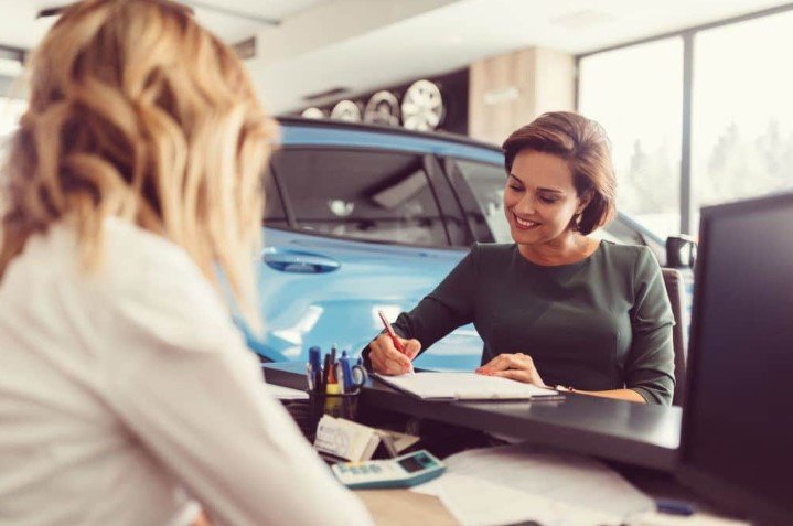 Why The Holiday Season Is The Best Time to Sell Your Car Online